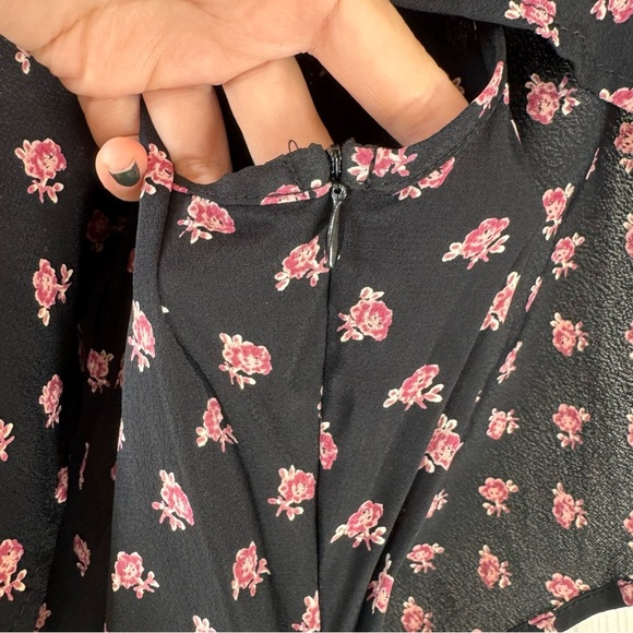 Flynn Skye Ruffle Off shoulder Floral Jumpsuit Small Black - Picture 7 of 9